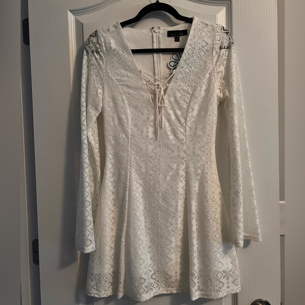 White lace long sleeve dress